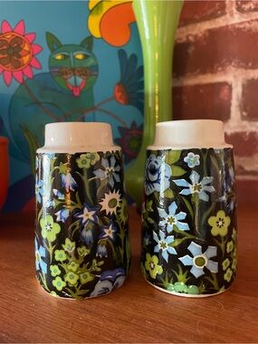 VTG Napcoware Blue Flower Power Salt & Pepper Shakers Set